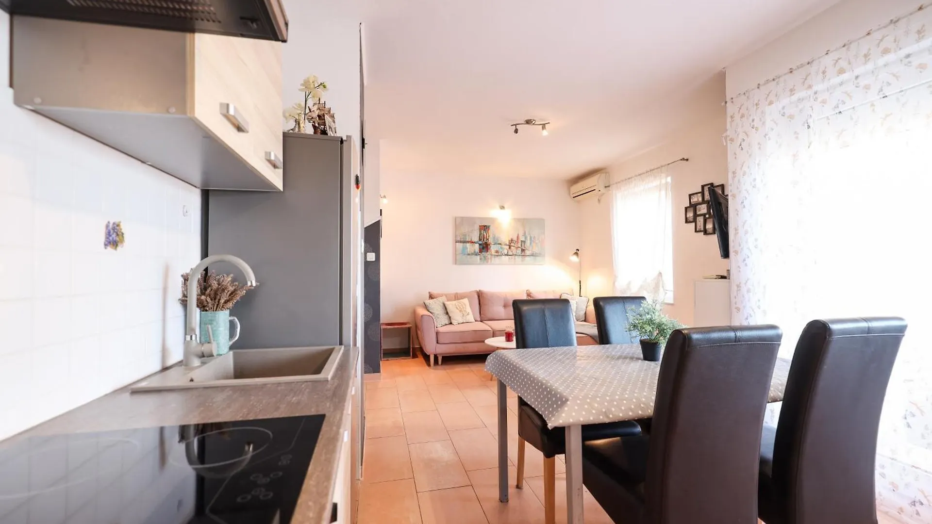 One Bedroom Apartment 50M From The Sea Kozino